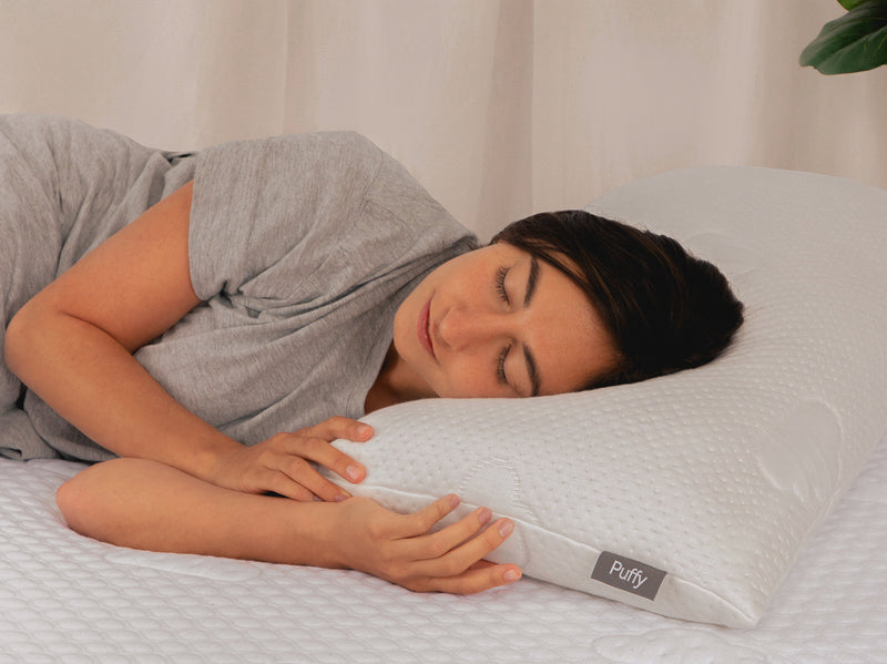 Puffy Signature Pillow bedroom detail